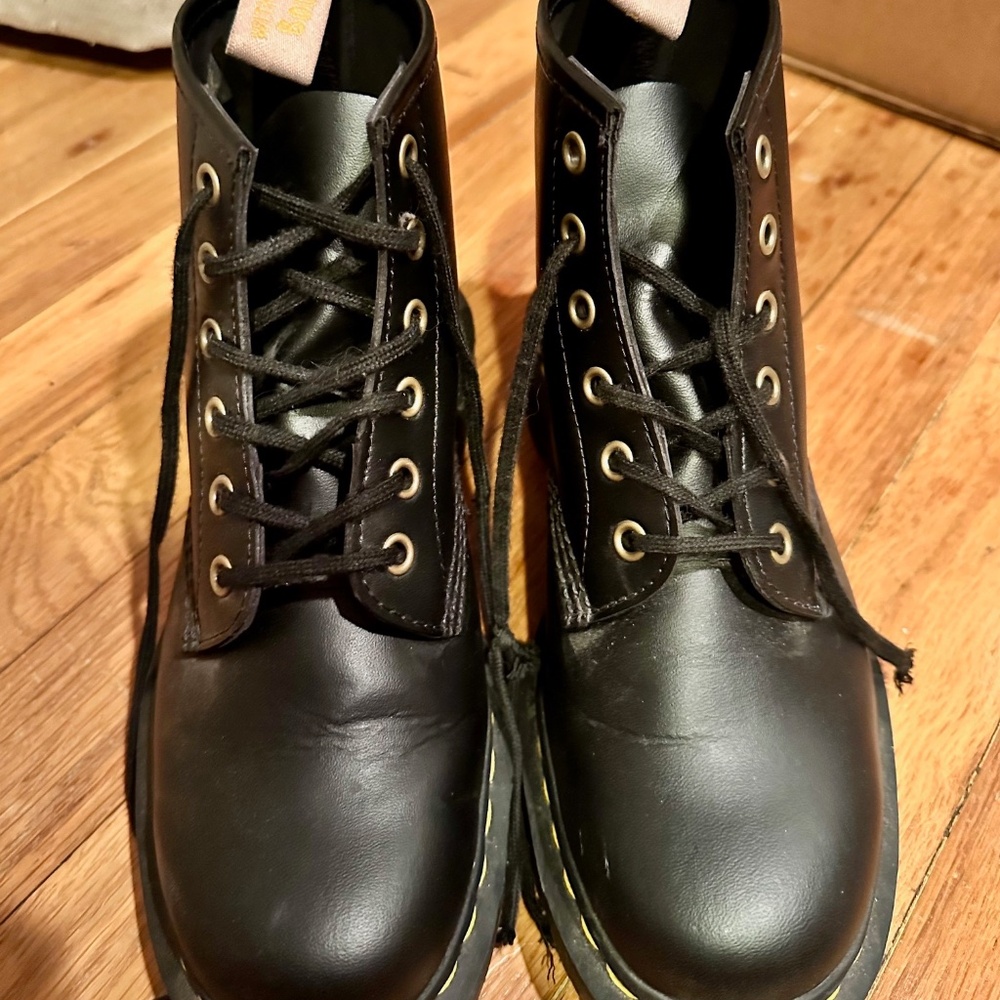 Doc Martens Vegan Black W8